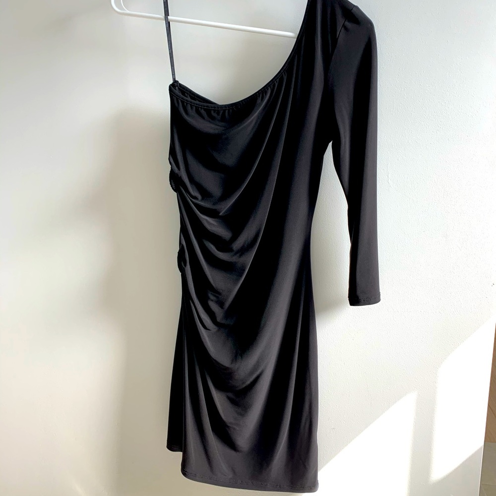 One-shoulder dress